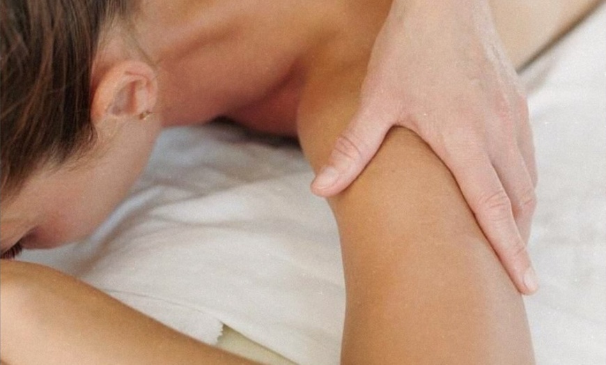 Image 6: Jusqu'à 50% de remise sur Massage - Personnalisé chez Relax Time 83