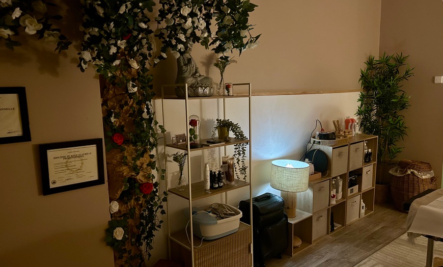 Image 6: Massage californien de 60 min, soin du visage de 45 min en option au Cocon de Chey (jusqu'à 50% de remise)