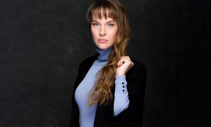 Image 2: Book fotográfico headshot con 3 o 5 fotos retocadas 59% 