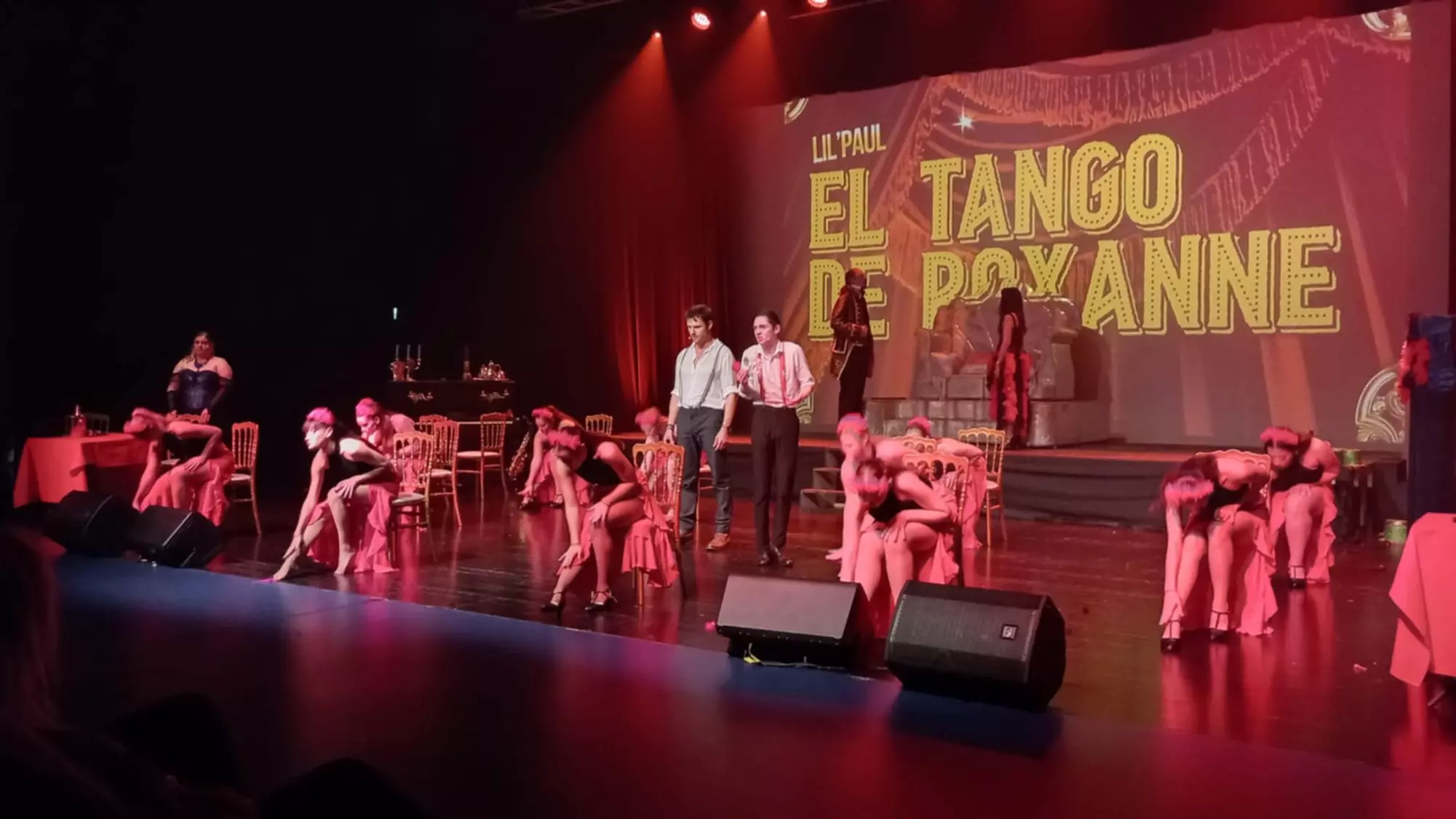 Cabaret parisien avec show grandiose et French cancan mythique