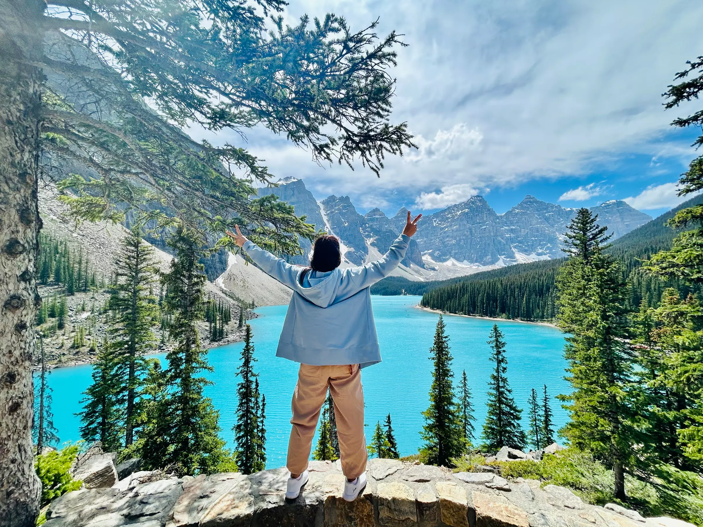 Scenic Moraine Lake and Lake Louise Tour with Shuttle Options