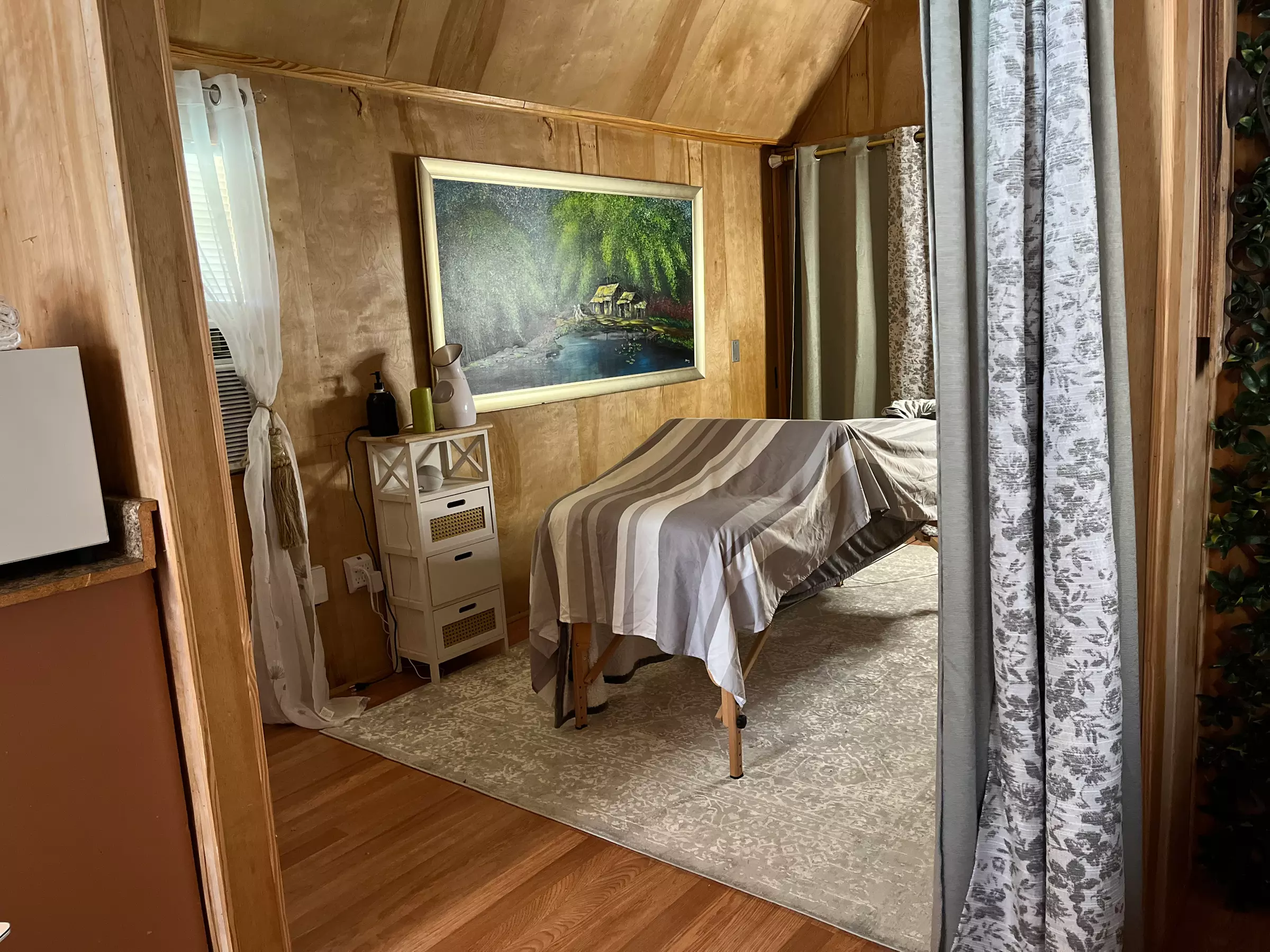 60 or 90-Min Full Body Massage w/ Hot Stones, Hot Towel & Aromatherapy