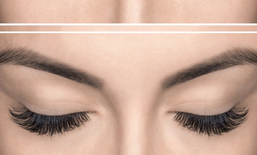 Image 4: Enhance Your Style with Full Set Eyelash Extensions