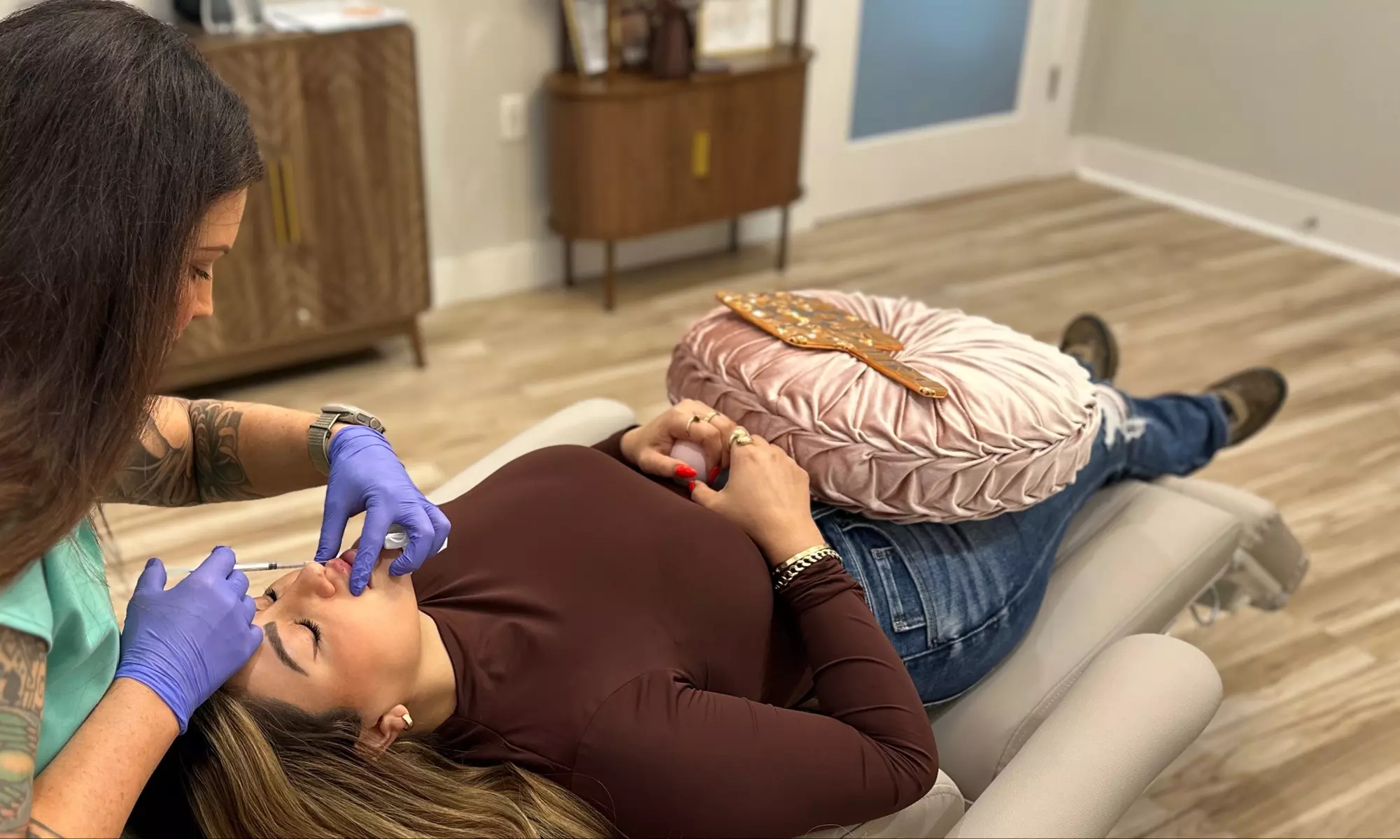 Transform Your Look: Juvederm Ultra/Volux XC for Jawline Contouring