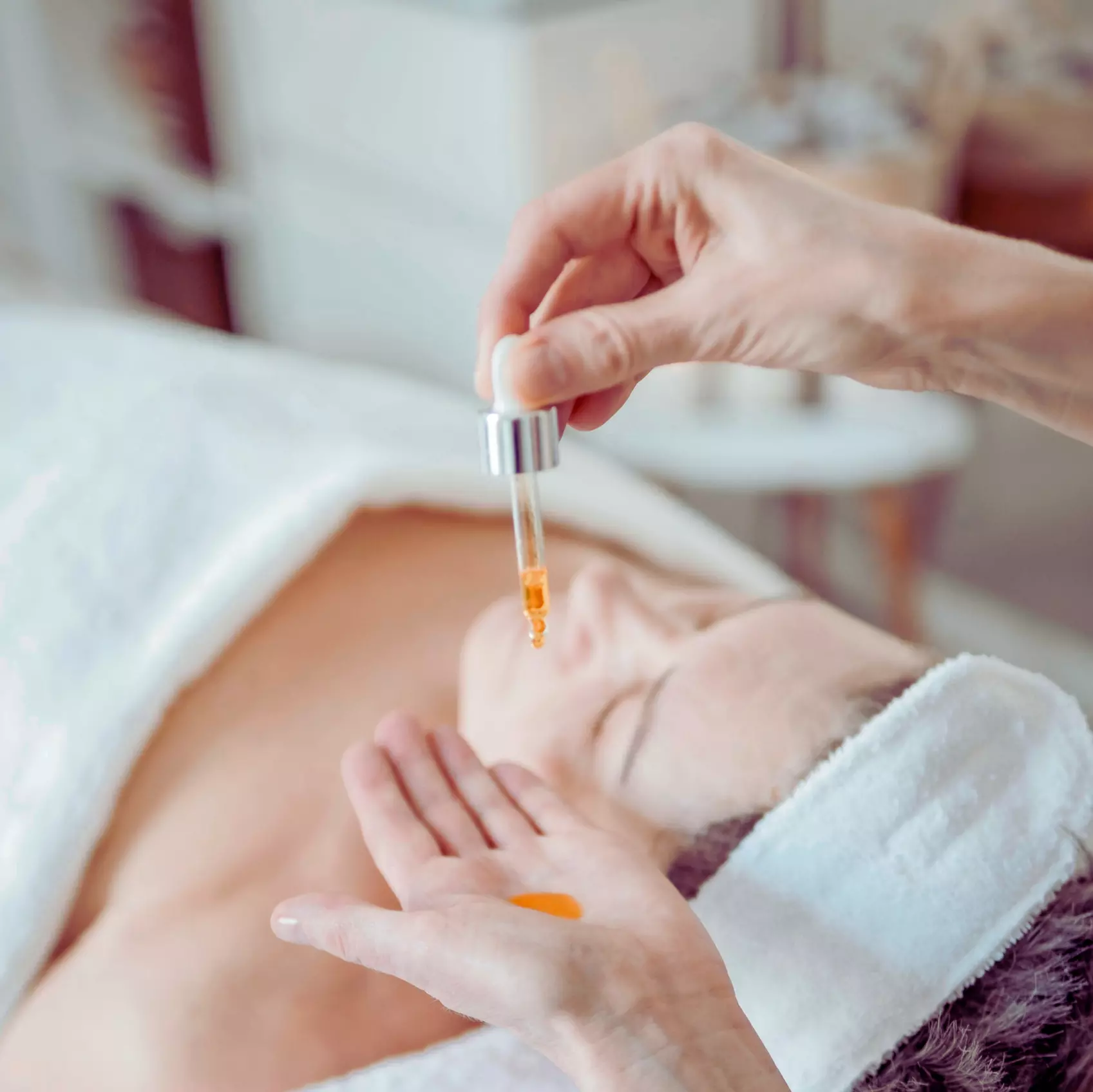 Różnorodne masaże do wyboru: klasyczny, relaksacyjny, autorski, kobido