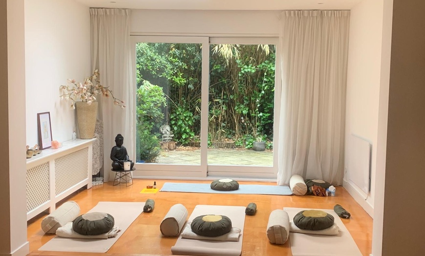 Image 6: Breng lichaam en geest in balans met 3 of 5 yogalessen bij Saktiisha
