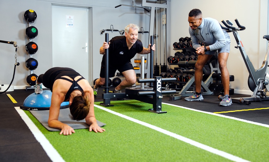 Image 2: Werk samen aan een vitaal team met bedrijfsfitness op maat