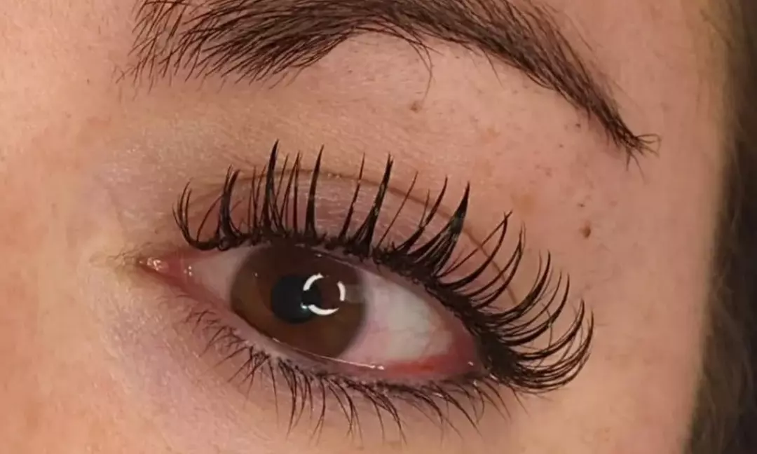 Elevate your Style with Classic Lashes and Quick Fills 