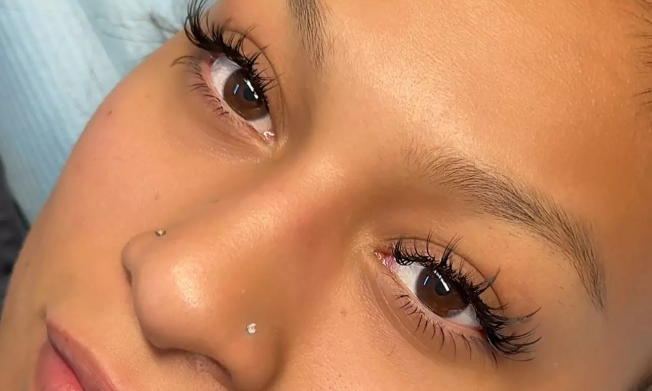 Get Stunning Lashes with Custom and Model Full Sets