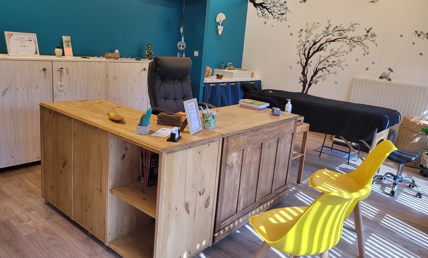 Image 1: Explorez la douceur du sophro-massage chez Aude Naturelle