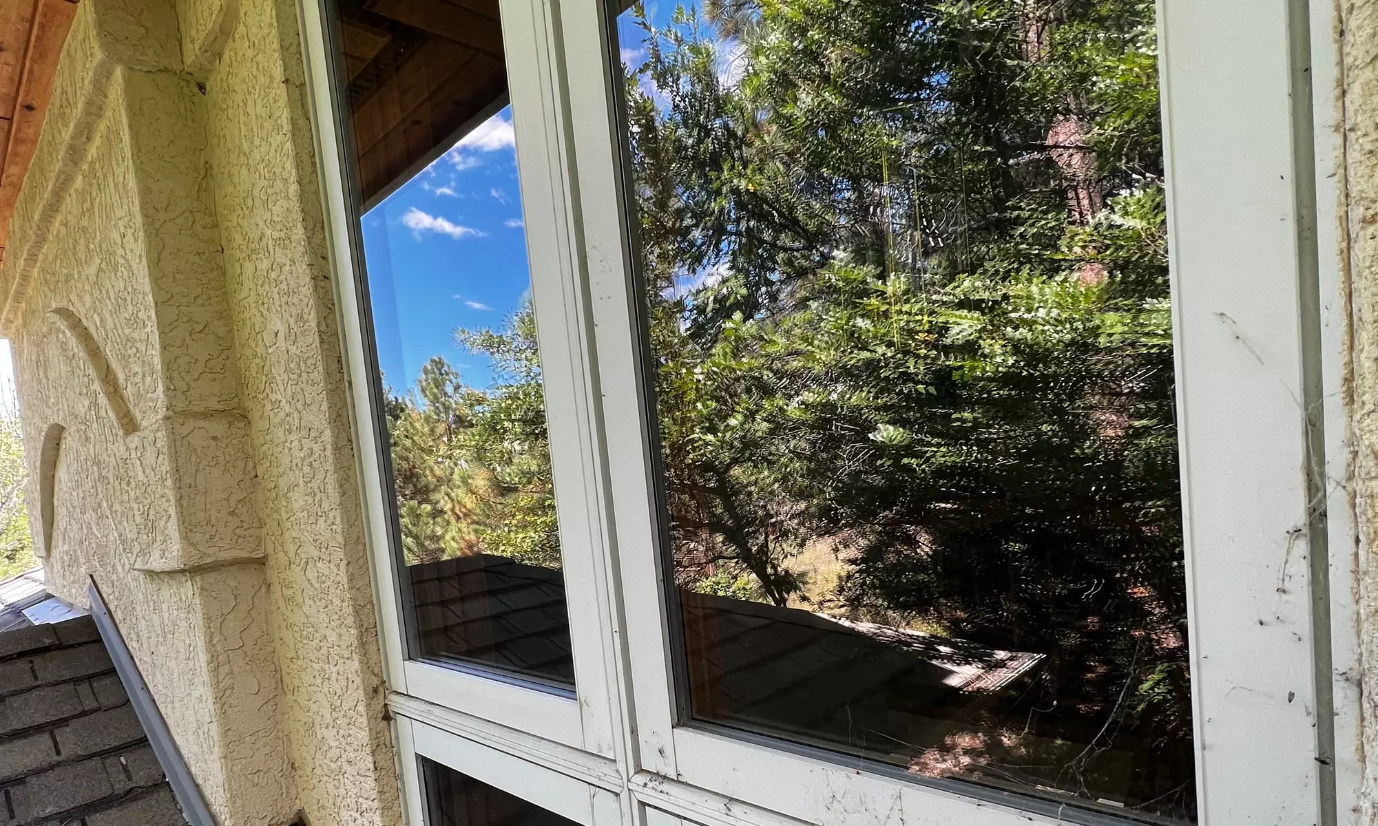 Professional Interior & Exterior Window Cleaning for Homes