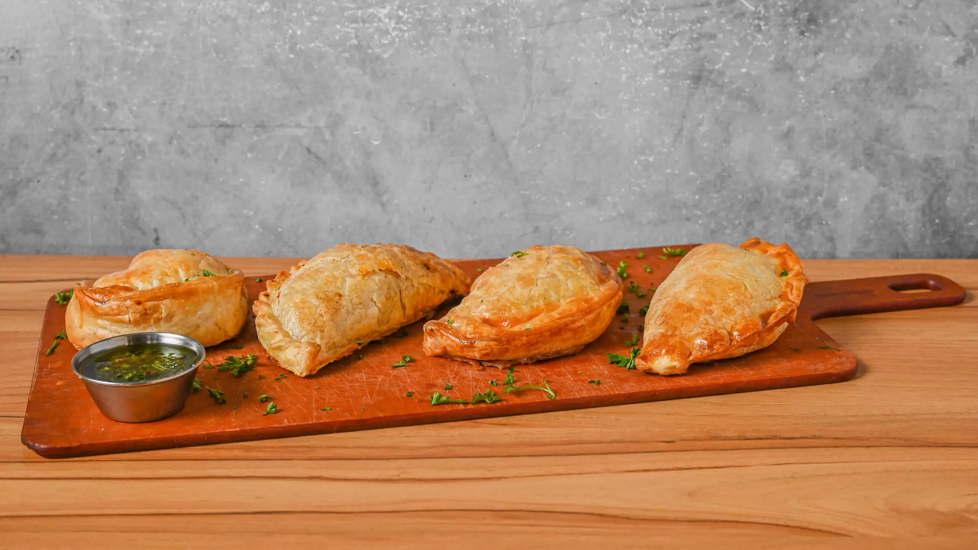 2 or 4 Empanadas, Mini Picaditas Mixtas, 1 or 2 Dessert and Wine