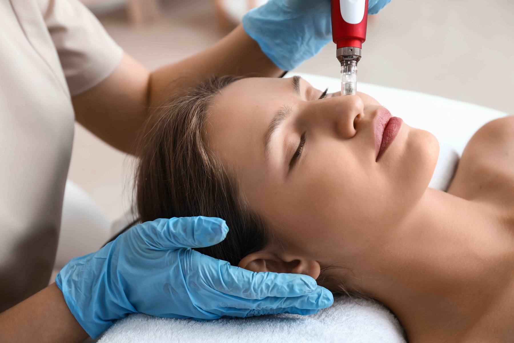 Microneedling BB Glow with LED Therapy Facial Treatment