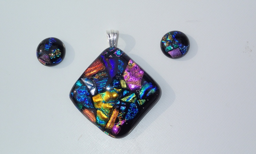 Image 7: Beginner Mosaic Glass Jewelry Workshop for One or Two People
