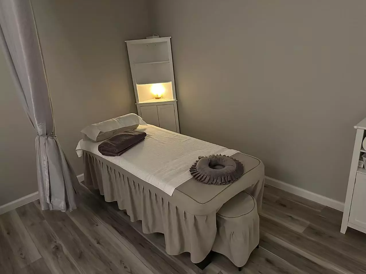 Unwind and Relax: Tuina Body Massage and Herbal Aromatherapy