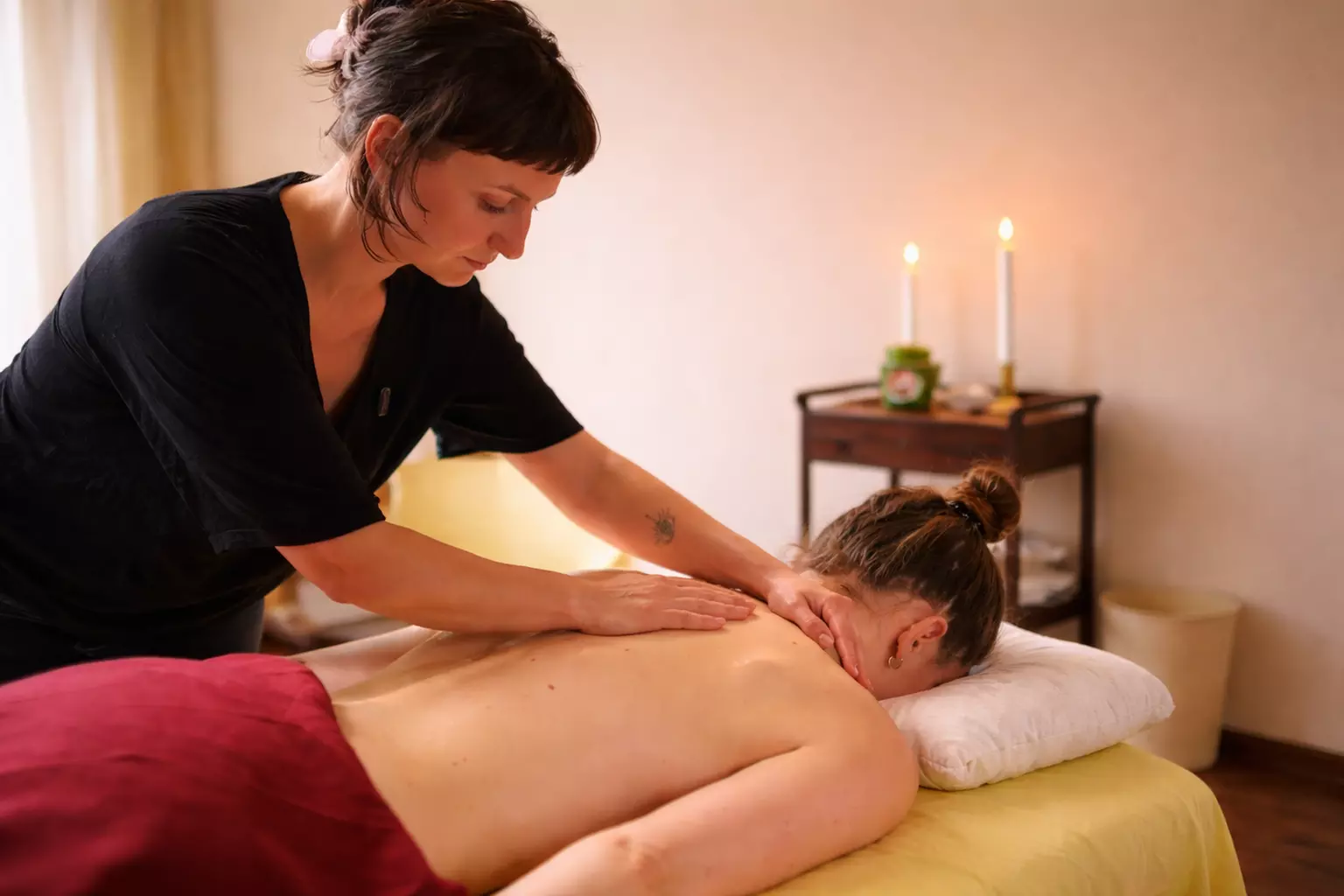 Aromaöl-Ganzkörpermassage oder -Rücken-, Schulter- und Nacken-Massage