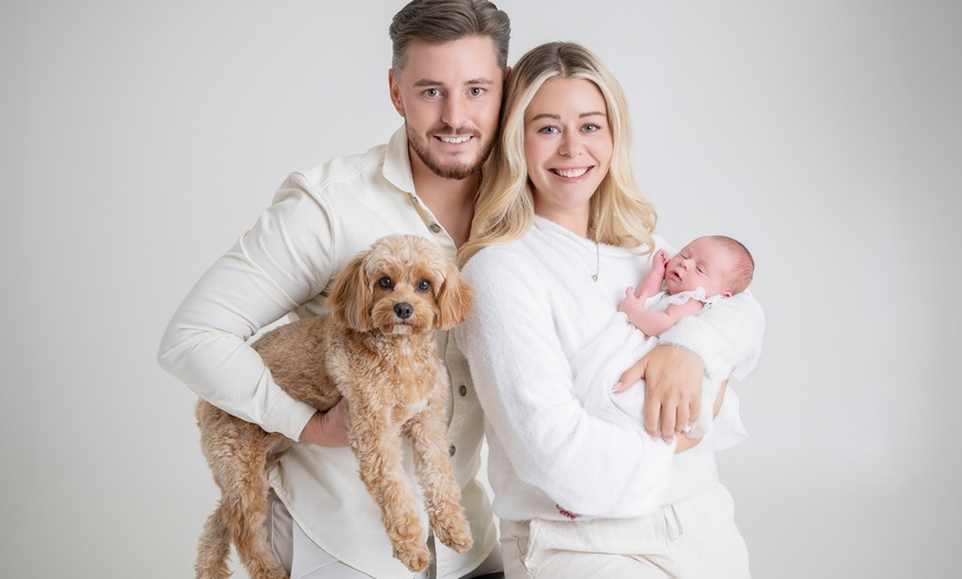 Image 3: Family Photoshoot with Prints