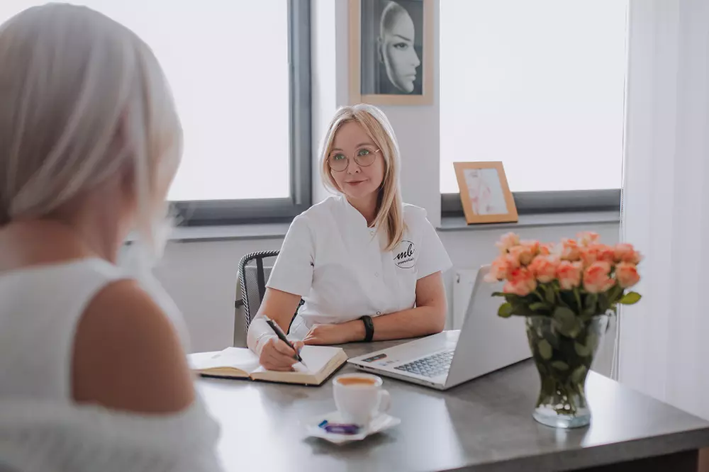 Profesjonalna konsultacja kosmetologiczna na twarz lub ciało w salonie Mesobelle (do -40%) - Primary Image