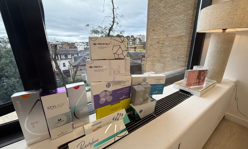 Image 2: Up to 67% Off on Facial - HydraFacial at Lux clinic