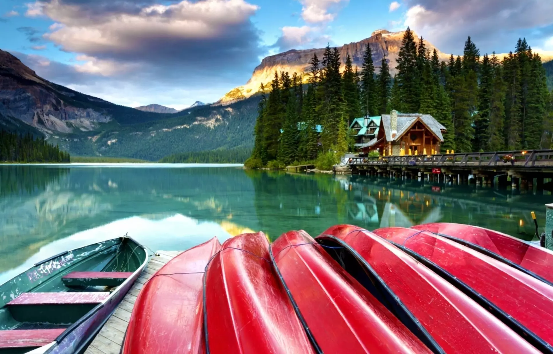 Banff & Yoho National Parks Tour – Calgary Departure