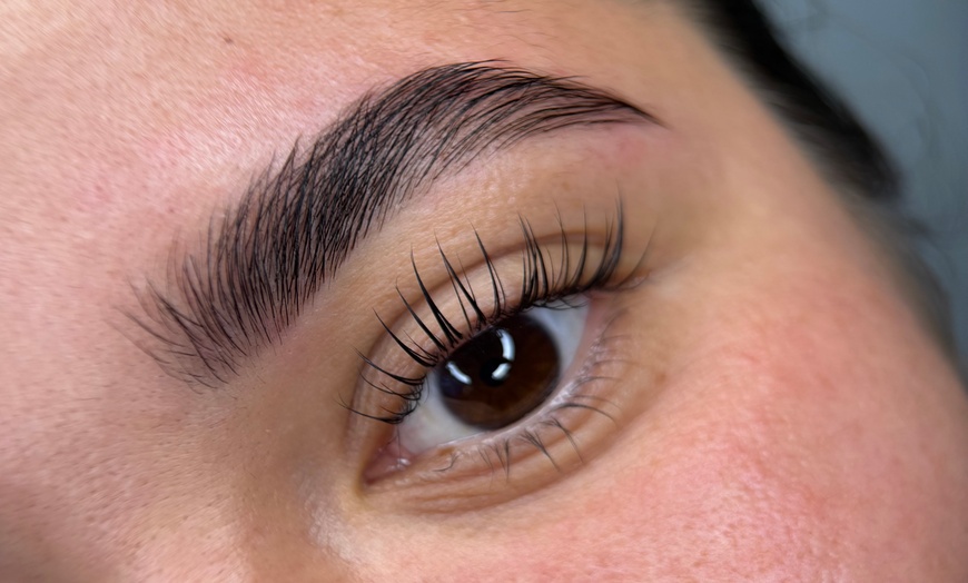 Image 1: Lash- und / oder Browlifting inkl. Farbe für 1 Person