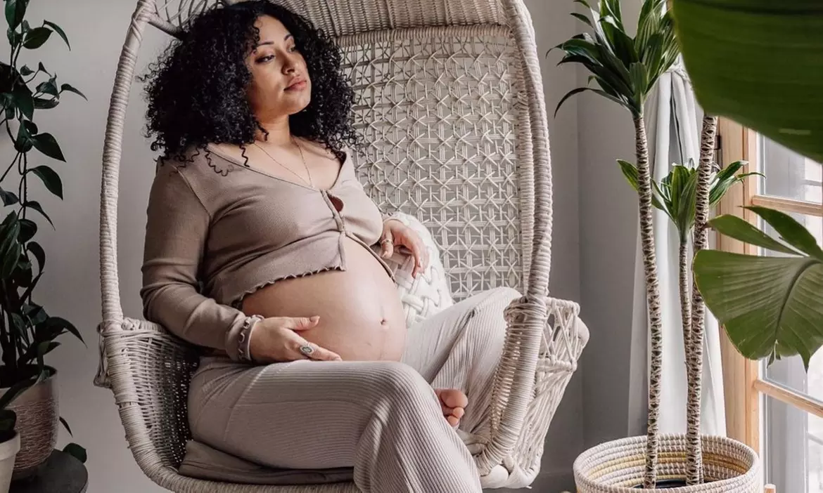 Capture Motherhood's Beauty with a Maternity Photo Shoot