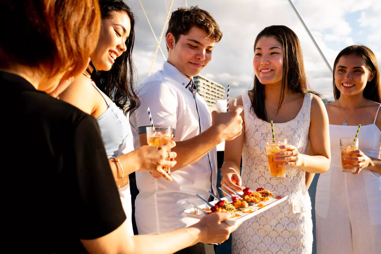 Enjoy a Scenic NYC Evening Cruise with Iconic Views During Sunset