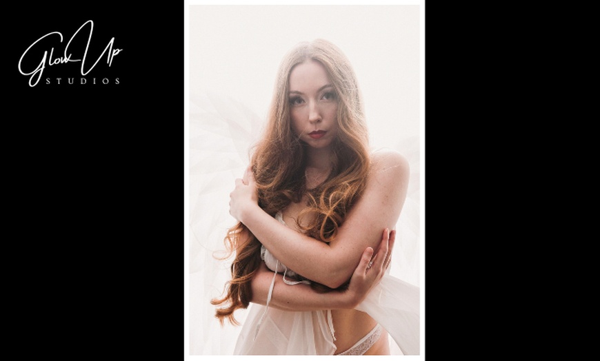 Image 3: Capture your Celebrity Look with a Unique Makeover Experience