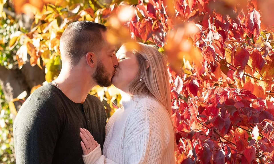Enjoy a 45 or 60-min Engagement Session at Fellows Riverside Garden