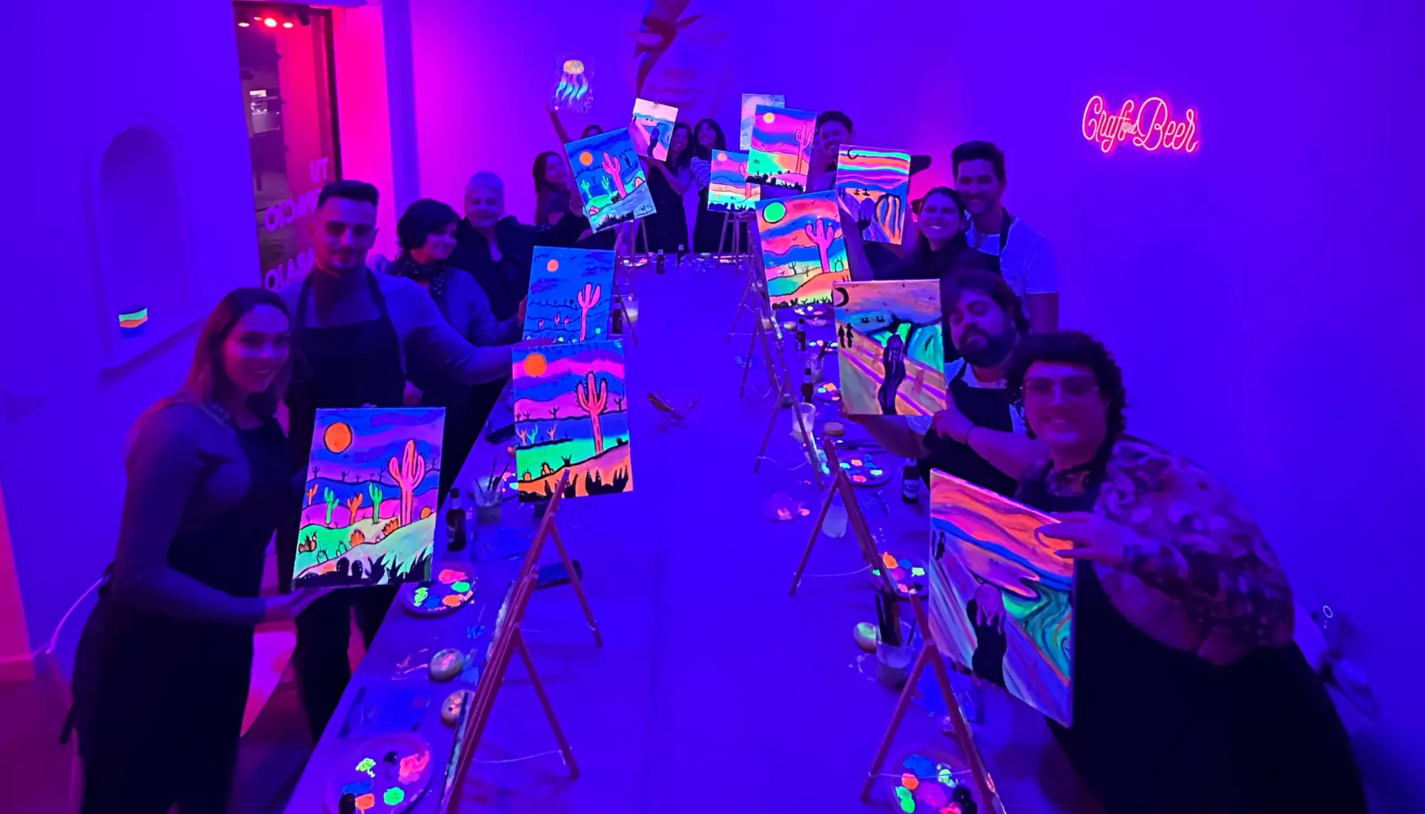 Despierta tu creatividad en Clase de arte con pintura neón