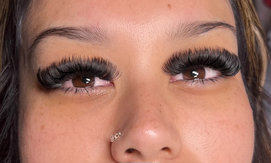 Image 2: Up to 50% Off on Eyelash Extensions at Baddie Winks