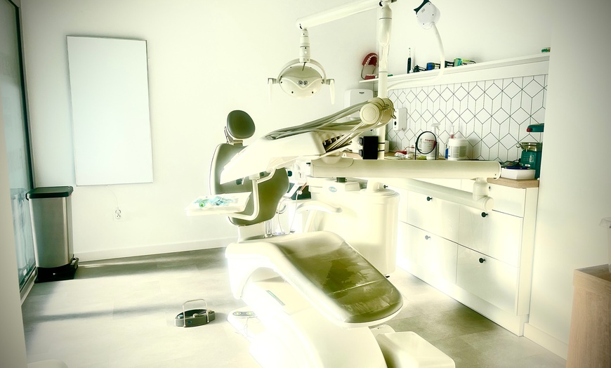 Image 2: Wybielanie zębów lampą LED lub metodą nakładkową