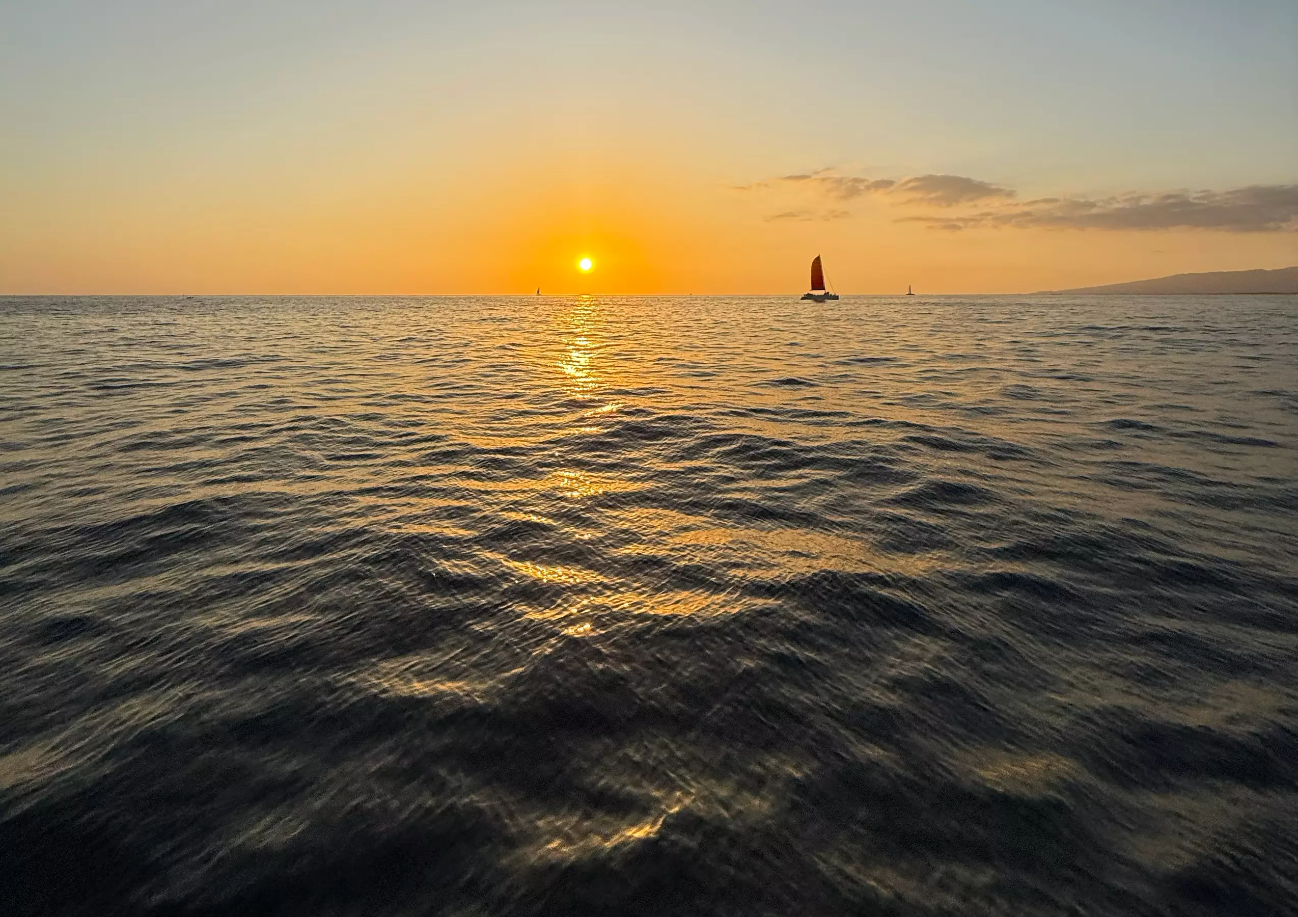 Waikīkī's Stunning Coastline on a 2-Hour Swim and Sunset Sail