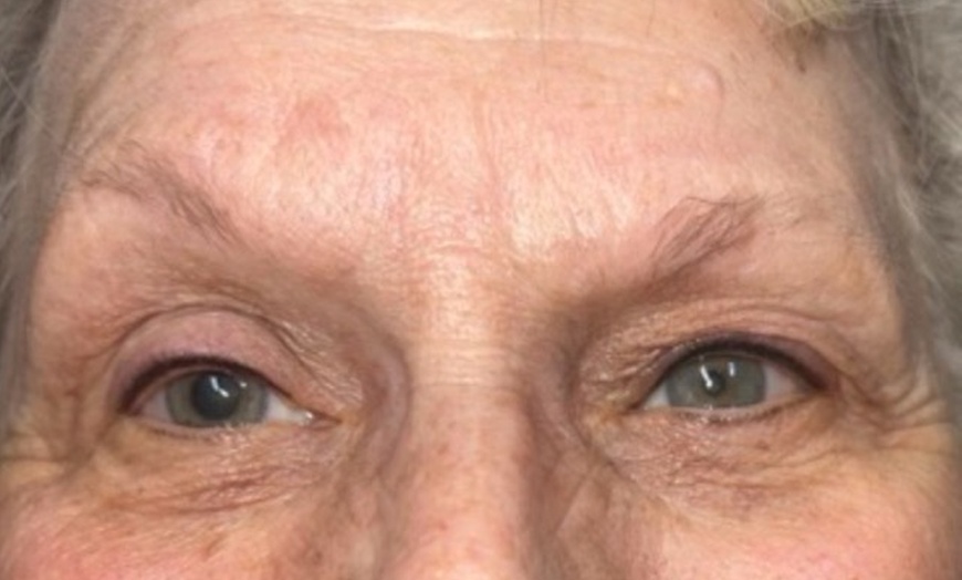 Image 1: Wake up with Natural Looking Eyeliner Every Day!
