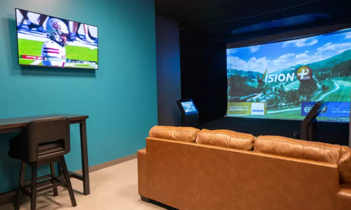 Golf Simulator Experience – Private Bay Play & Tech Perks