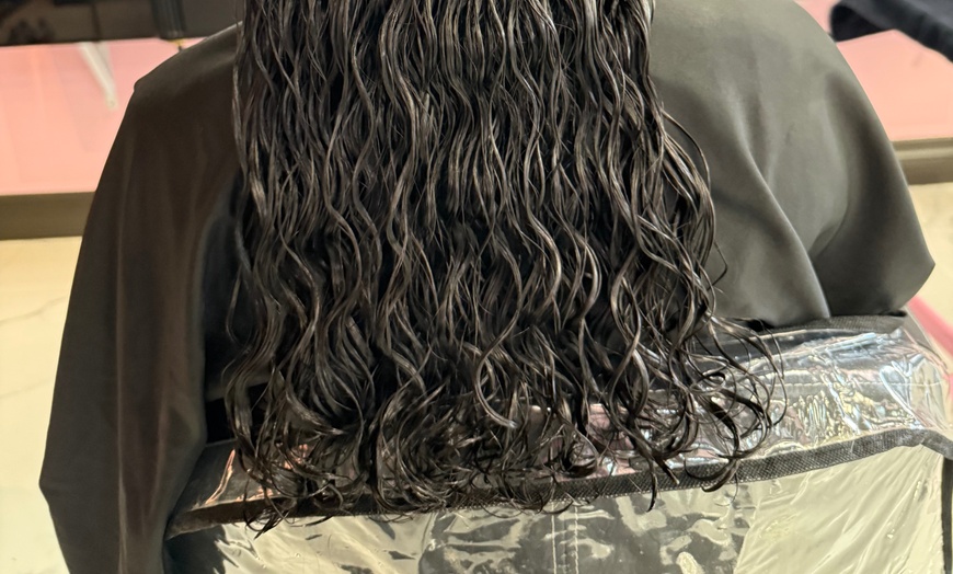 Image 4: Blowouts with Deep Conditioning or Layered Haircut & Style 