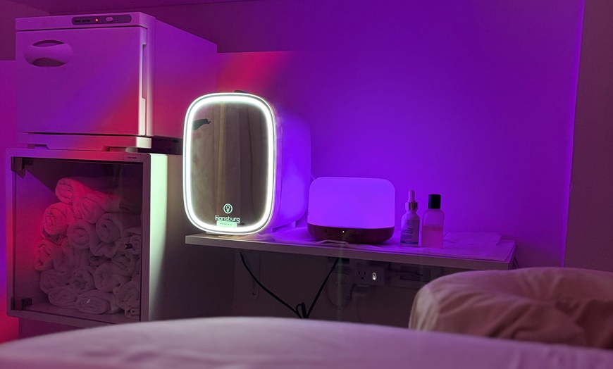 Image 6: 90-Minute Hot Stone Massage with Choice of Foot or Scalp Treatment