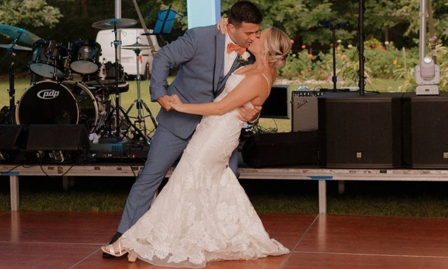 Wedding Dance Lessons (includes- 45 min Lesson, 30 min Consultation)