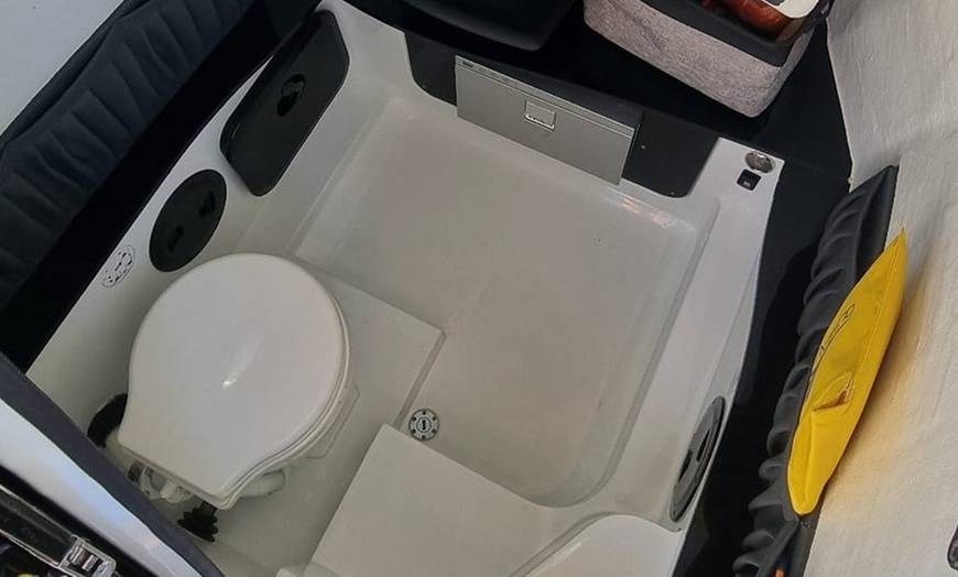 Image 6: Paseo en charter privado de 3 horas para hasta 6 personas con cava 