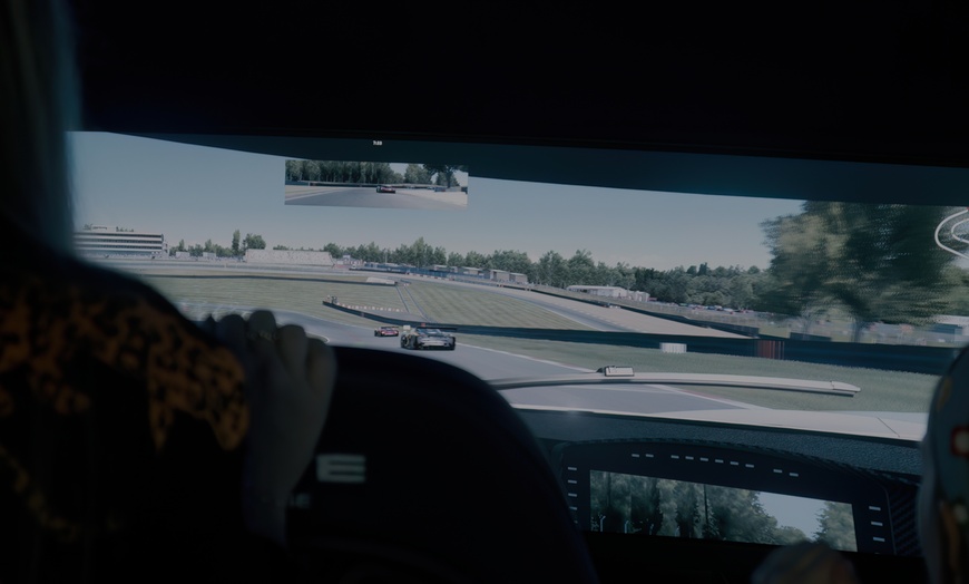 Image 2: Exciting with 30 or 60 Minute of SIM Racing Experience For One or Two