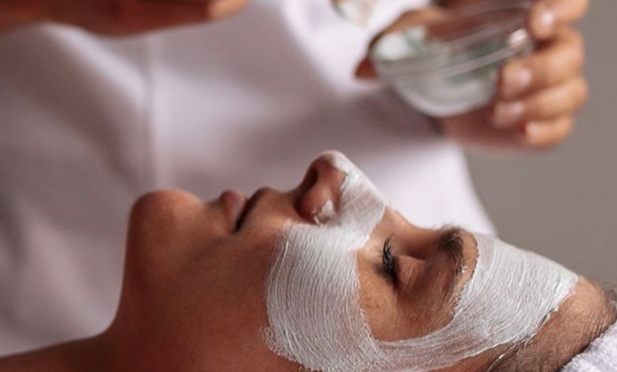 Image 1: Soin du visage au choix avec Luxury Beauty
