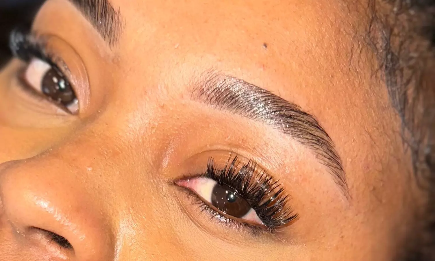 Wenkbrauwen zijn dé blikvanger van je gezicht, dus laat ze stralen