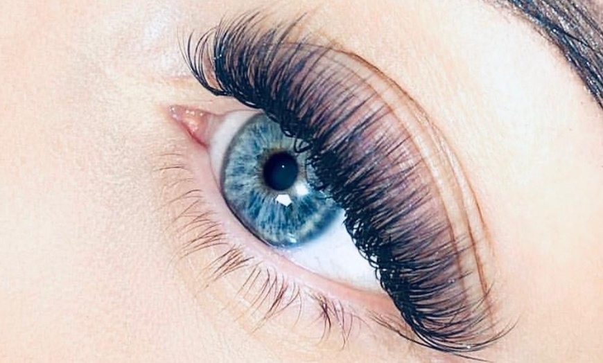 Image 1: Achieve Glamorous Eyes: Classic, Hybrid, or Volume Eyelash Extensions