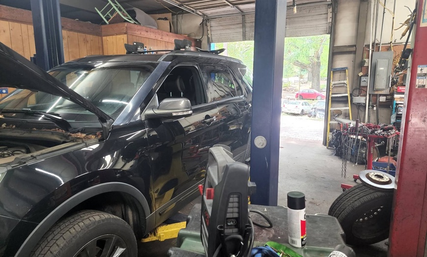 Image 6: Full-Service Oil Change with Full Point Inspection for 1 or 2 Cars