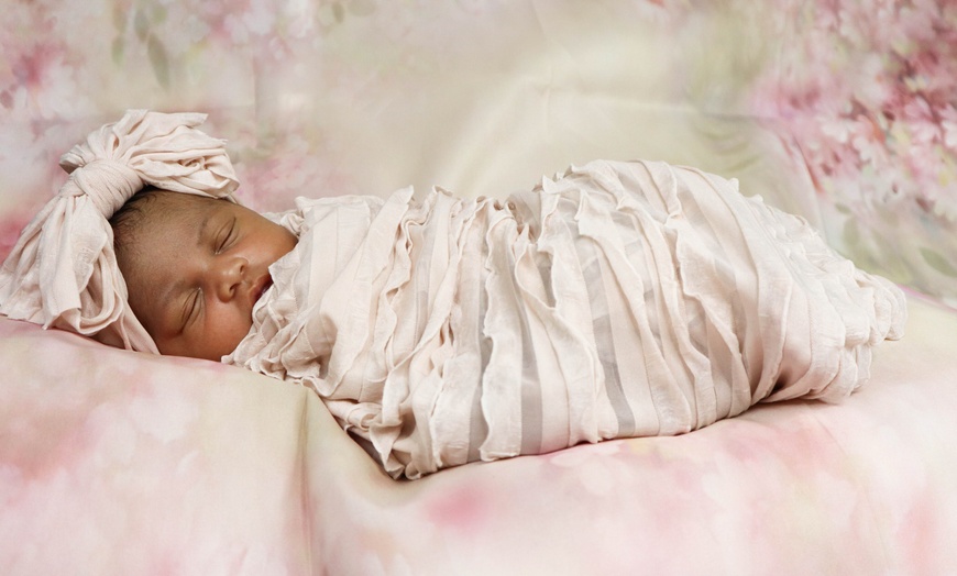 Image 3: Seasonal Photography at AcquiFrame Studios