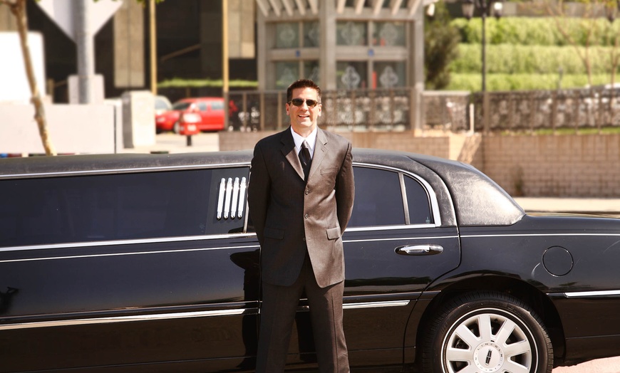 Image 1: Up to 20% Off on Taxi / Car at shuttle San Antonio