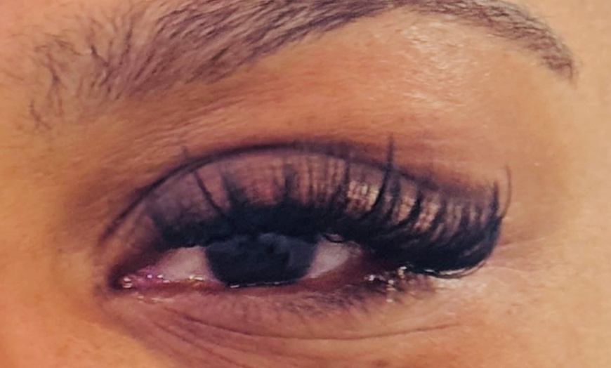 Image 5: Achieve a Natural, Hybrid, Volume, or Wispy Mink Lashes