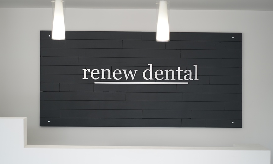 Image 1: Get a Fresh Smile: Dental Scale+ Polish/Dental Clean w/ Scale+ Airflow