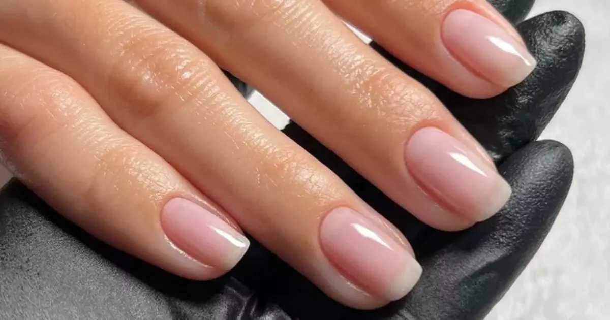 Pose de vernis et beauté des ongles avec Triaesthetic
