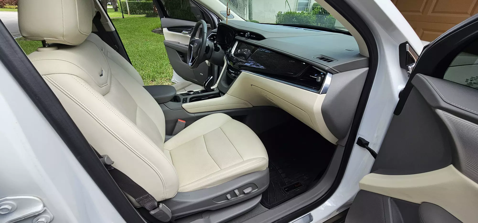 Graphene Rinseless Wash and Inside Clean for SUVs, Trucks, and more!